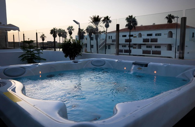 Housing with Spa. Free WIFI. 0.3 km from the beach. We accept children + 12 years
