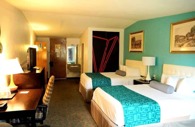 Howard Johnson by Wyndham Lake City