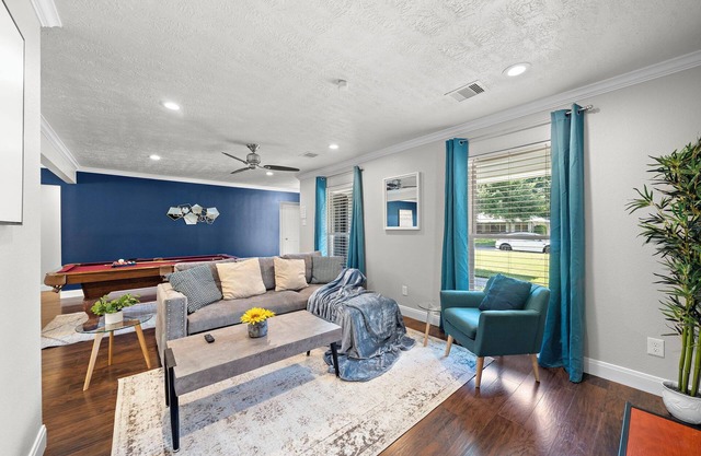 Htown Home Near NRG, Med Center | BBQ Yard Games