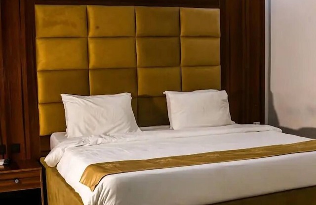 Hubbies Royale Hotel
