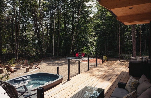 Hubble 15 Mins From Montremblant With Spa/lake