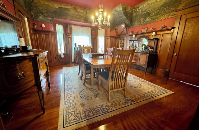 Hubble House Inn