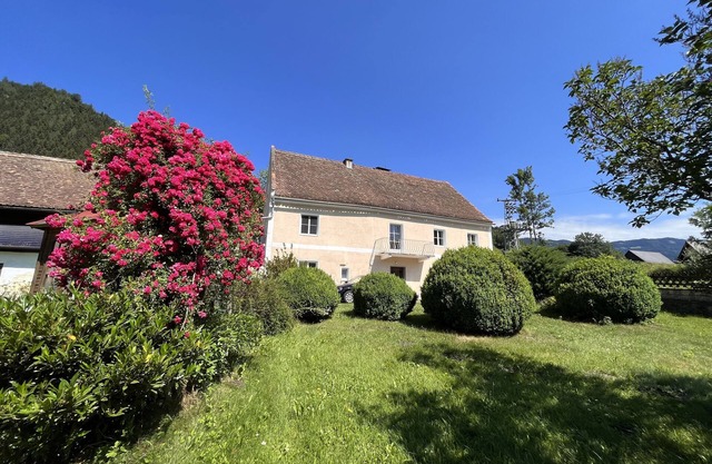 Hubenbauer - old farmhouse with a large garden