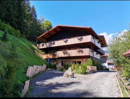 Huber's Lodge