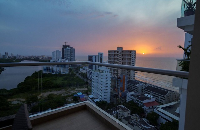 Huge 3-bedroom apartment in marvelous Cartagena de Indias with Pool and Fitness
