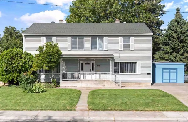 HUGE 6-bedroom home in Central Richland