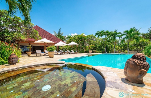 Huge beachfront villa with direct access to the beach!