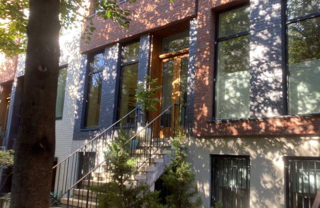 Huge, Beautiful Townhome with Private Garden!Two terraces! Close to everything!