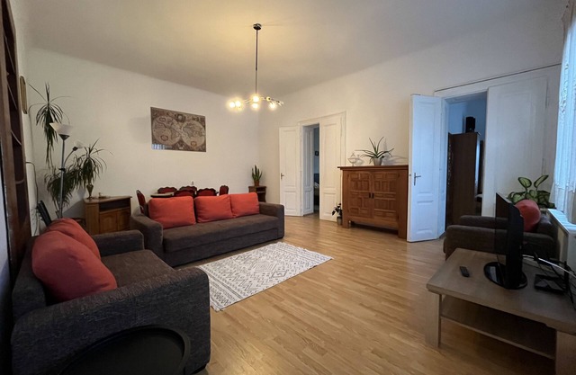 Huge Comfortable Fully Equipped HOME in Old Town