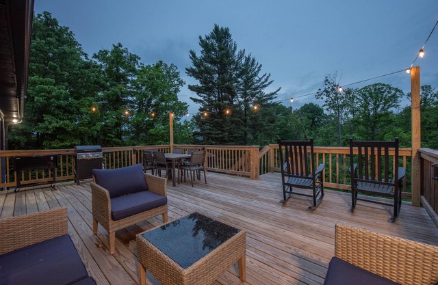 Huge Deck - Game Room - Grill - Family Friendly