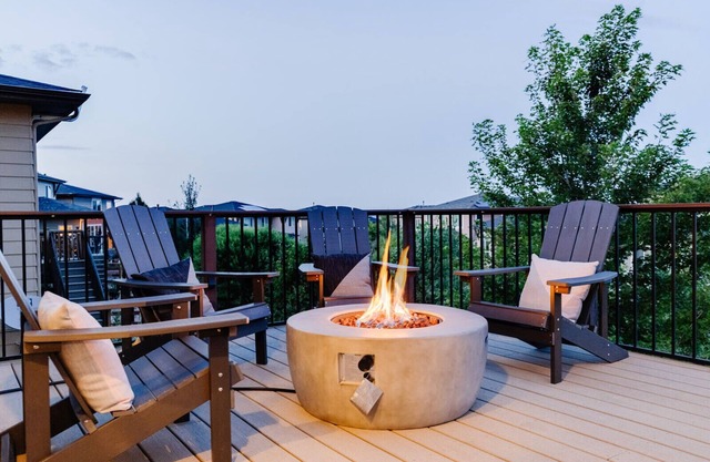 Huge Dreamy Family Friendly Ranch, Hot Tub, Fire Pit, Home Theater, Pool Table