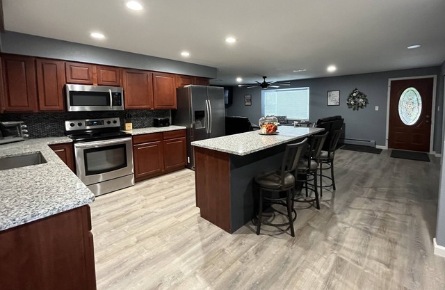 ~ Huge Family Retreat w/Movie Theater & Game Room~