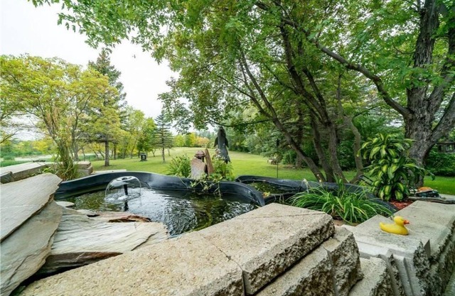 Huge Gorgeous River View Home In East Selkirk