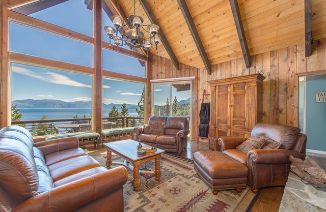 Huge Home with Stunning Lake ViewsnIdeal for family reunions & special occasions