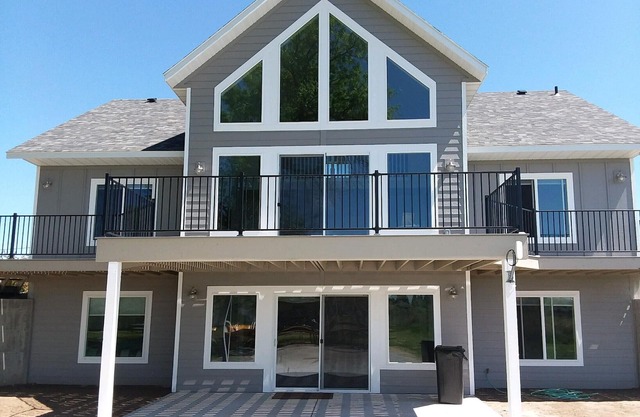 Huge Lakefront House - sleeps 22! Private Dock! Boating, Water Skiing, Rafting!