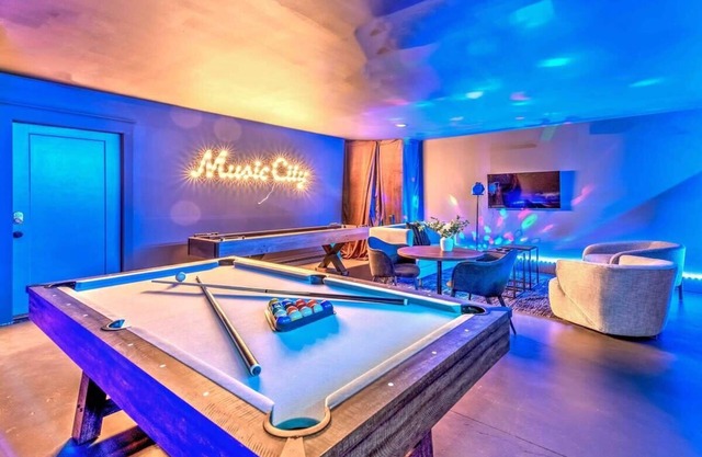 Huge Lux Home! 17 beds! Insta! Baller Game Room!