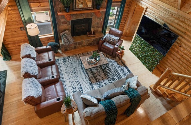 HUGE Mtn Cabin Sleeps 16+ w/views