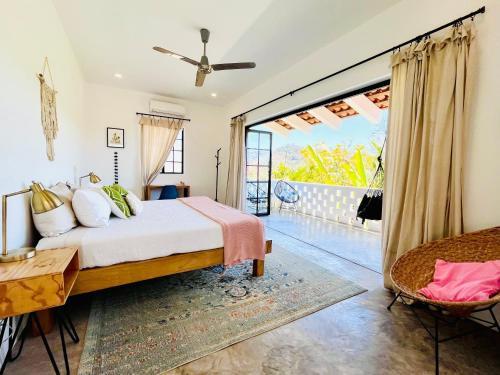 HUGE Suite! King Bed, Air Conditioning, Pool, Fast Wifi - Sol at Casa Calavera