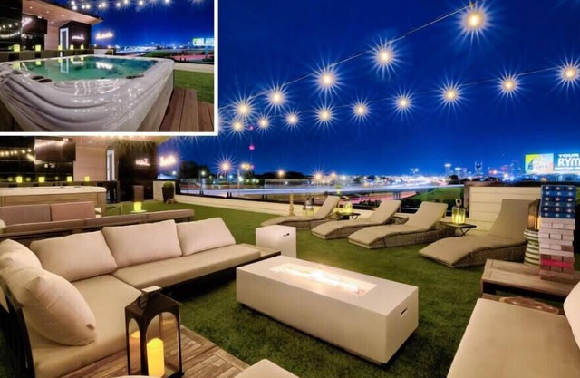 Huge Ultimate Lux! 16 Beds-Hot Tub & Elevator!