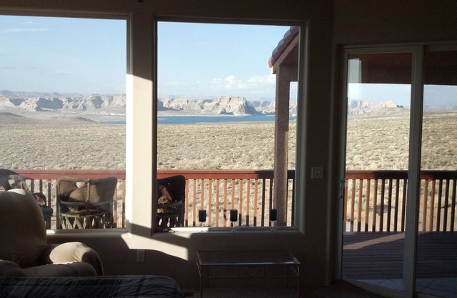 Huge Views Huge Home 5 BDRM Unobstructed View of Lake Powell Secluded Quiet