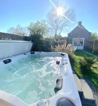 Huisje Suus, inclusief jacuzzi, kano en kajak