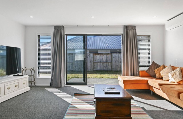 Huka Falls Getaway in Taupo, walk to town and the famous Huka falls