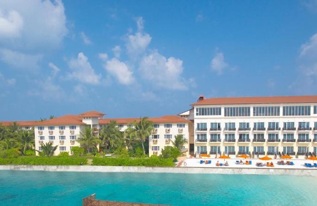 Hulhule Island Hotel 