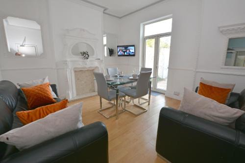 Hull Contractor Lodge-Sleeps 10, Free Parking, Near Stadium