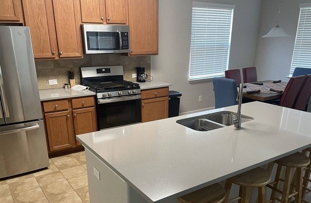 HUMBLY SUNNY HOME NEAR IAH AND HOUSTON ✨✨ SPACIOUS 4 BR/ 3 BATH