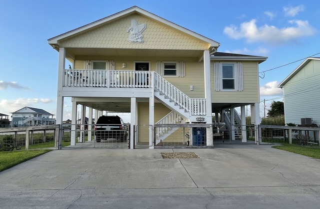 Hummingbird Festival! Intercoastal water view! Pets OK! Free WIFI!