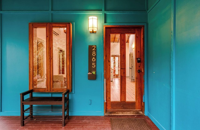 Hummingbird House! Cozy 2-bedroom rustic house near the University of Oregon!