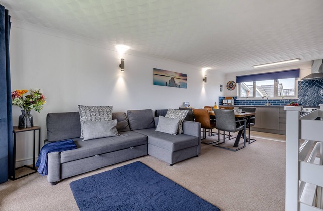 Hunny House - Three Bedroom House, Sleeps 6