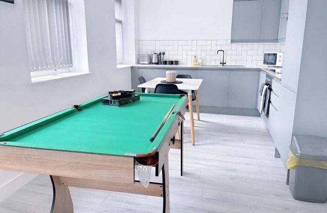 HushHavenHull-SLEEP 4| Wifi+Netflix| SnookerTable