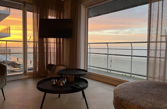 Huswell - Renovated Seaview apartment
