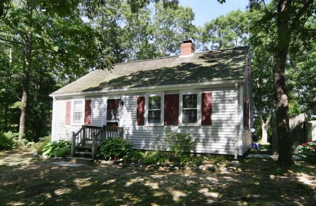 Hyannis Port Cottage with Access to 3 Beautiful Ocean Beaches!