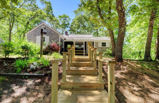 Hyannis Port Cottage with Access to 3 Beautiful Ocean Beaches!