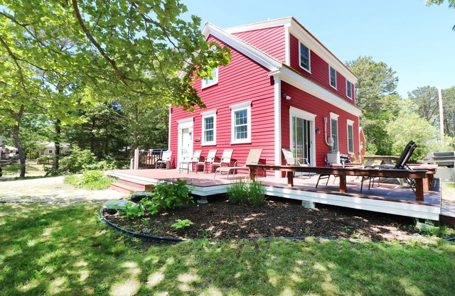 Hyannis Port Cottage with Ocean Views and Access to 3 Beautiful Ocean Beaches!