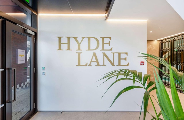 Hyde Lane APT - Walk to Shops Cafes Attractions