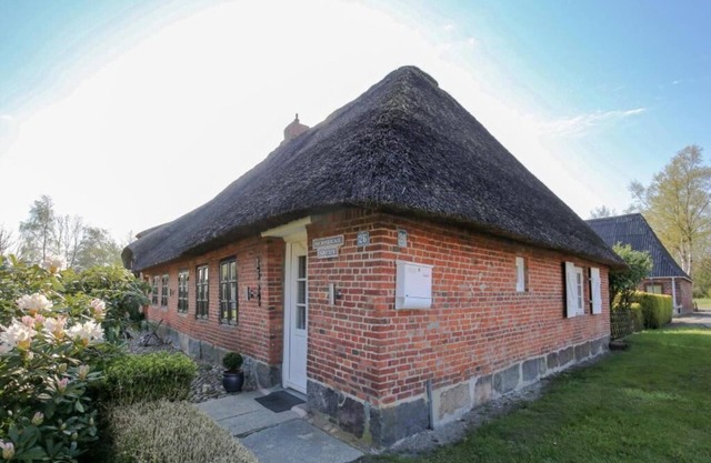 Hygge vacation apartment Reetdachtraum Husum (5km)/Friedrichstadt/7km)