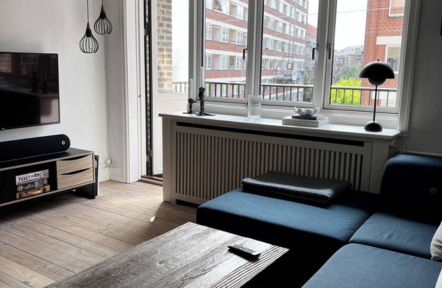 Hyggelig og Moderne Lejlighed med 10 Minutter til Centrum i København