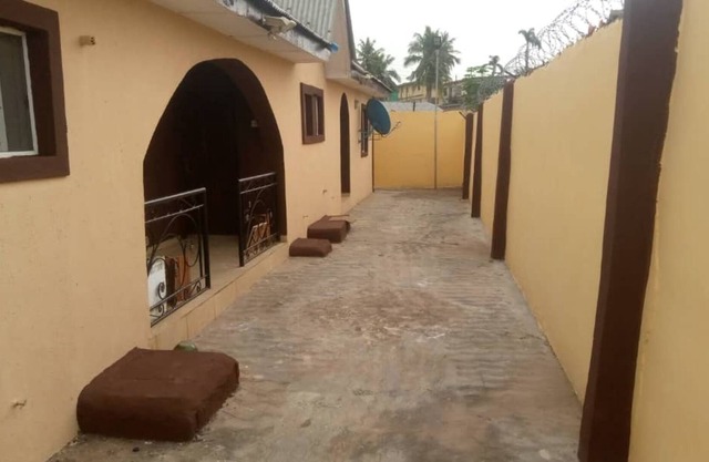 I bedroom apartment close to national hospital and lagos coach garage and eatery