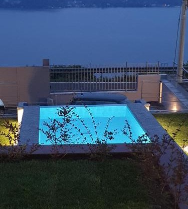 I Carcioni - Pool on Lake Maggiore