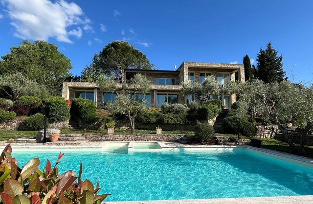 I escape to Umbria, The House of Artists