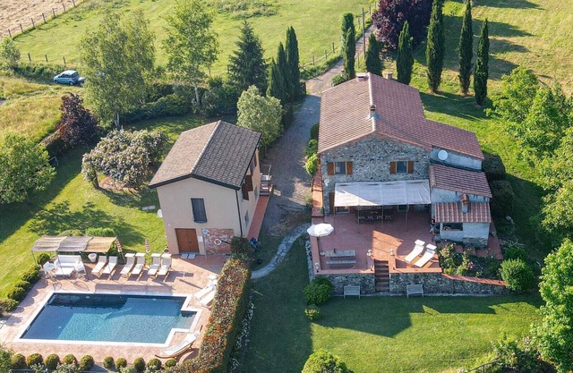 I Ginepri Exclusive CountryHouse, 15 pax, private pool, spectacular view, Aulla