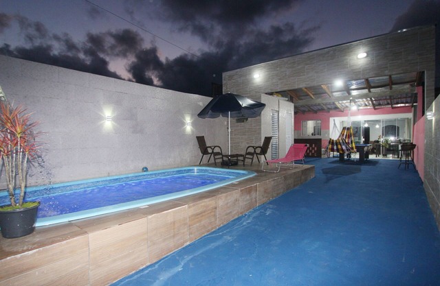 I rent a beach house with a swimming pool, air conditioning, pool table and sauna.