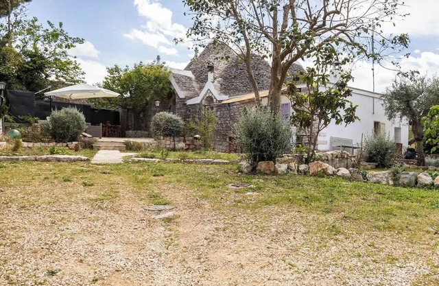 I Trulli di Zizì: Ancient Trulli in Valle D'Itria