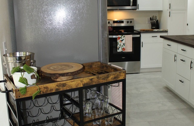 I wish you were here! Charming Close 2 Orlando,Daytona,NSB relax,fun, 8 guests!