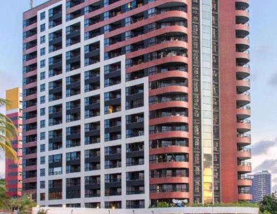 Iate Plaza Flat 613