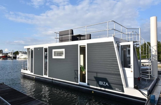 Ibiza | Cozy Houseboat in Maastricht | 4 Guests