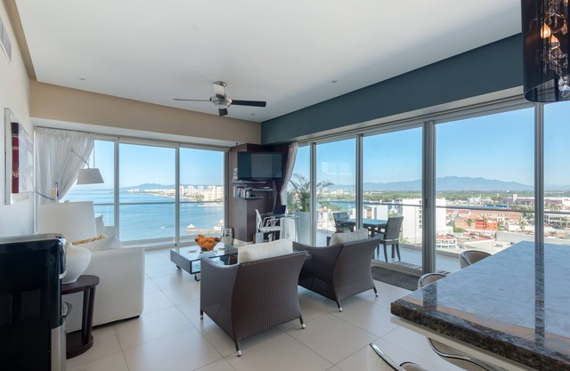 Icon Panoramic Views Ocean Beach Front Best Pool & SPA